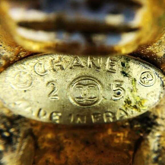 CHANEL CC Logos Quilted Round Clip-On Earrings Gold Tone 25 Auth - Picture 11 of 11